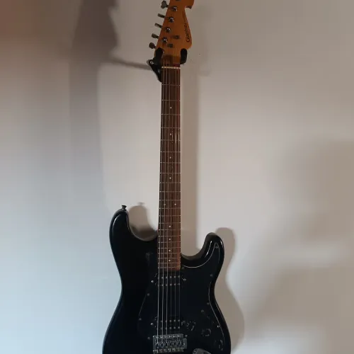 Guitarra Geaninni + amplificador + cabos