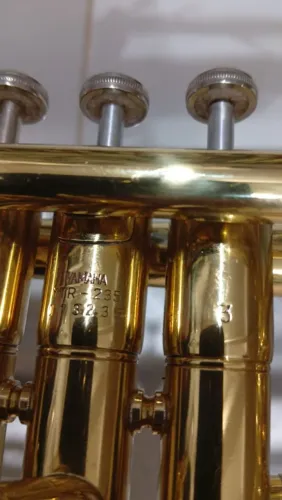 Trompete YAMAHA YTR- 235 PROFISSIONAL EM ÓTIMO ESTADO
