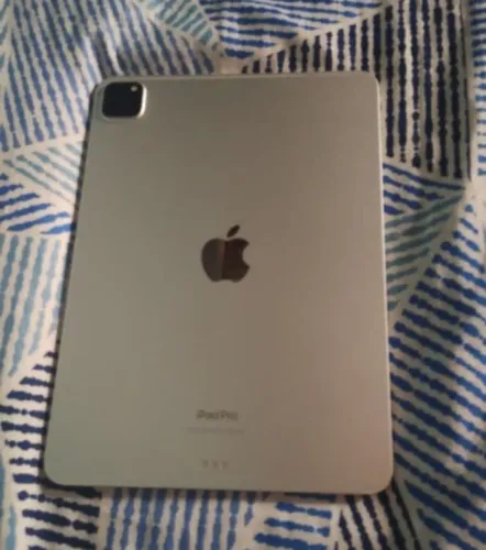Vendo Minha iPad pro chip M2 muito bem conservada!!