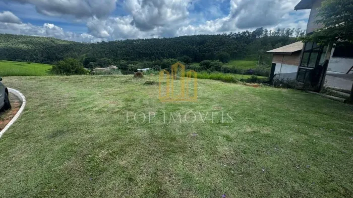 Terreno à Venda no Village Parahybuna  1.867 m² em Rua Sem Saída