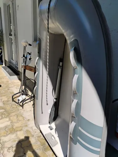 Bote com piso de fibra + motor elétrico phanton 54lbs