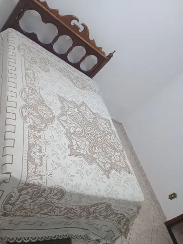 Cama de casal em madeira 