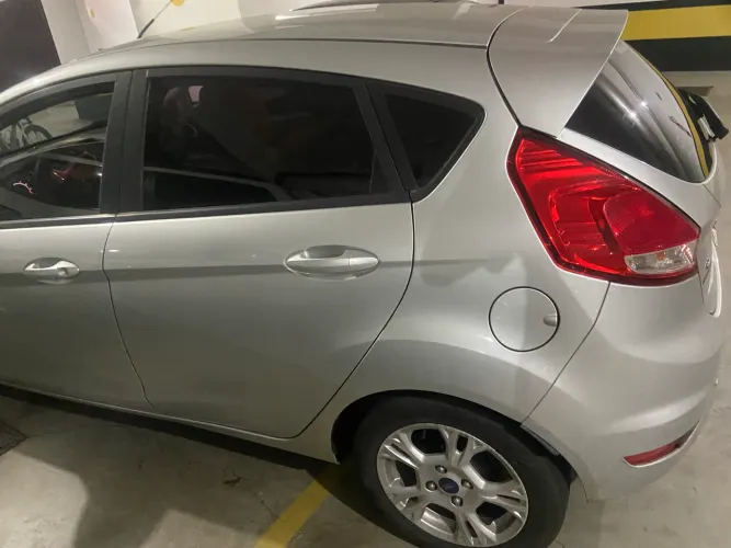 Ford Fiesta 1.6 16V Flex Aut. 5P 2015