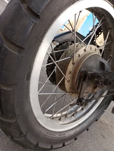 ?VENDO OU TROCO DUAS RODAS DE MOTO TITAN ? ARO 17