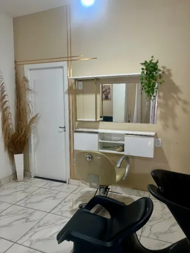 Alugo espaço para cabeleireira dentro de Studio de beleza 700,00