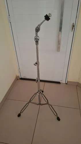 Estante de prato reta e girafa.