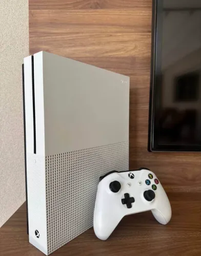 Xbox One S 500gb + Controle + cabos - Tudo funcionando 10x sem juros