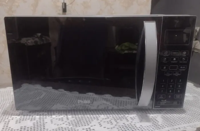 Vende-se microondas Philco espelhado 28litros 220volts