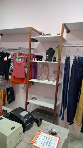 ARARAS PAREDE ROSE GOLD PRATELEIRA CABIDEIRO