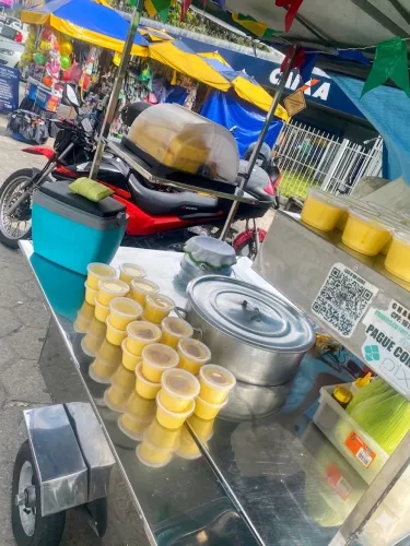 Carrinho de comidas de milho completo