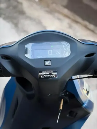 Biz 2025 cor azul(falta uma parcela pra a moto ser kitada )