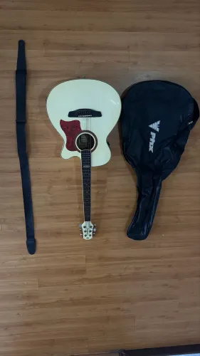 Violão com capa