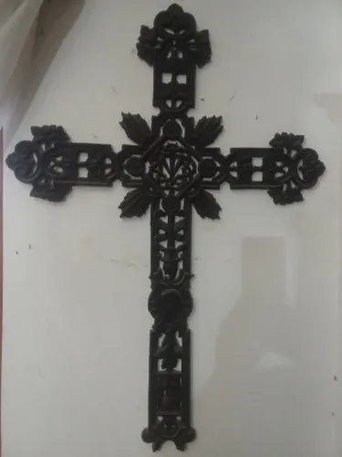 Antiga cruz em ferro fundido