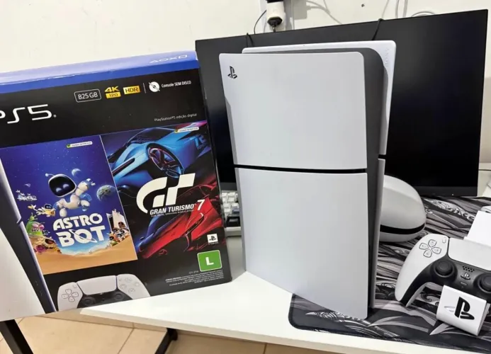 Ps5 slim, 1TB - Garantia válida até janeiro de 2027