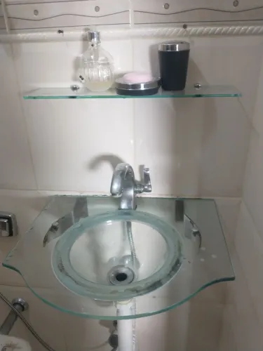 Lavatório de vidro