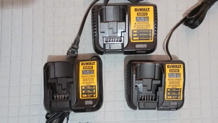 Carregador de Bateria 127V (DeWALT)