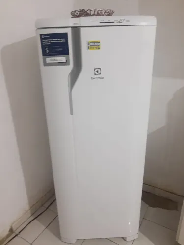 Geladeira  Eletrolux 215 litros 