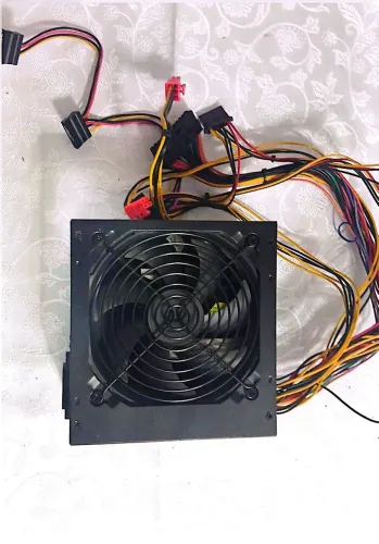 Fonte de Alimentação ATX Preta Bivolt para PC de Escritório / Estudo