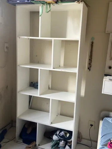 estante bem conservada 