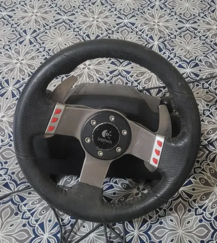 Volante G27 - com câmbio, pedais e fonte 
