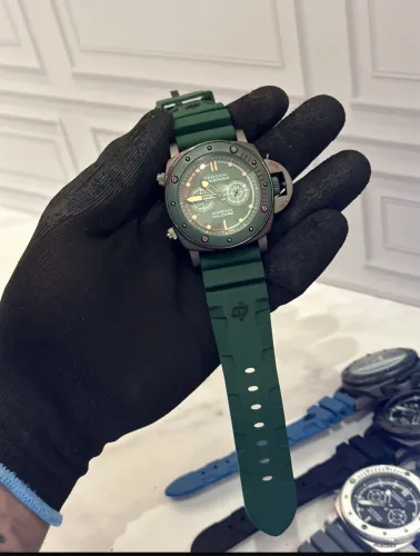 RELÓGIO PANERAI SUBMERSIBLE MARINA MILITARE - IMPACTO E PRESENÇA NO PULSO