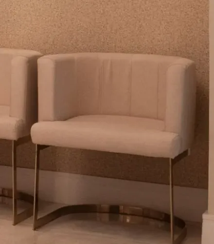 Cadeira poltrona base de metal luxo