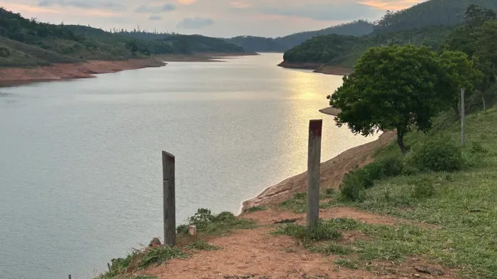 Frente da Represa Paraibuna-Redencao-Barato
