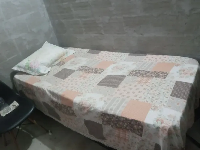 Base De Cama De Solteiro Reforçada Semi Nova Com Colchao