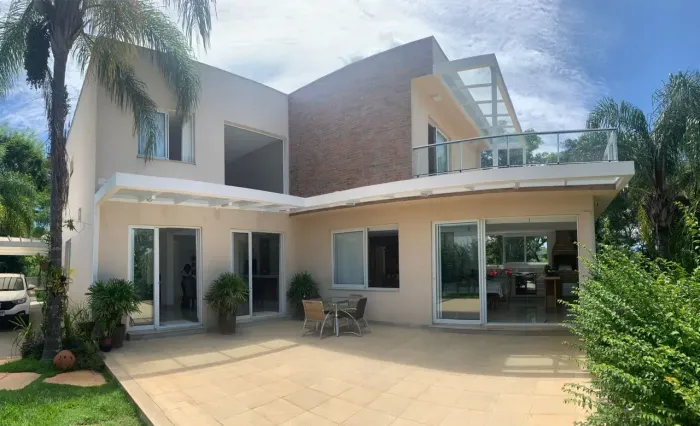 Casa 4 Quartos 2 Suítes Piscina e Churrasqueira em Condomínio Perto de BH