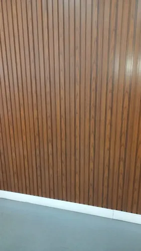 Painel ripado em alumínio