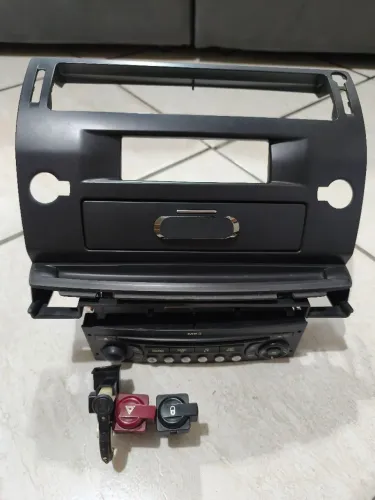 Moldura computador de bordo e rádio original do C4 Pallas