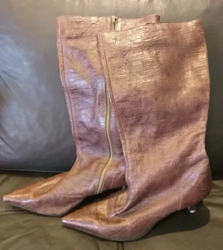 Bota cano médio bico fino marrom