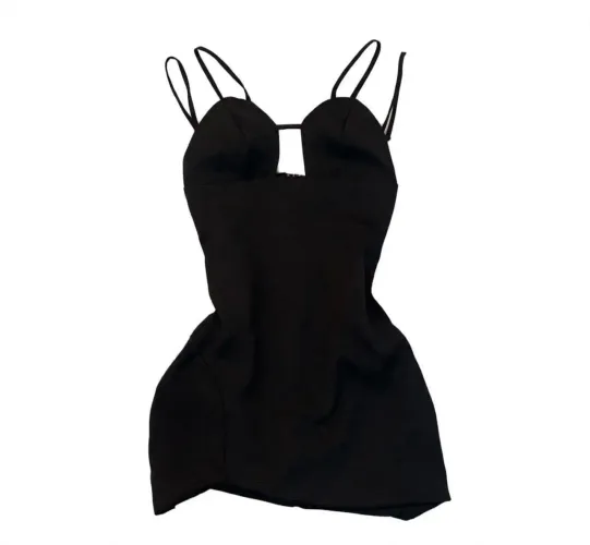 Vestido com decote preto