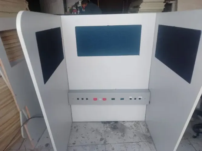 Baia de escritório/telemarketing Branca com interior azul