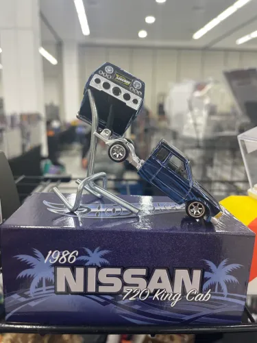 1986 nissan 720 king cab Hotwheels rlc