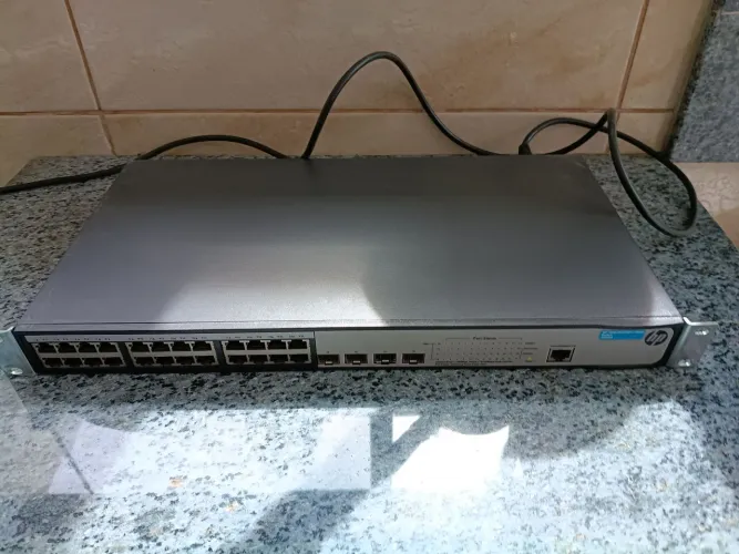 Vendo Switch HP 1920-24G-PoE-180W, JG925A 24 portas Gigabit + 4 SFP. Funcionando.
