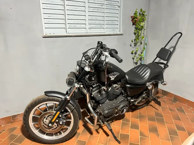 Harley-Davidson 883
