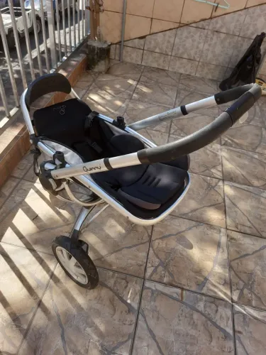 Carrinho de bebe quinny 3 rodas em ótimo estado, vendo ou alugo !