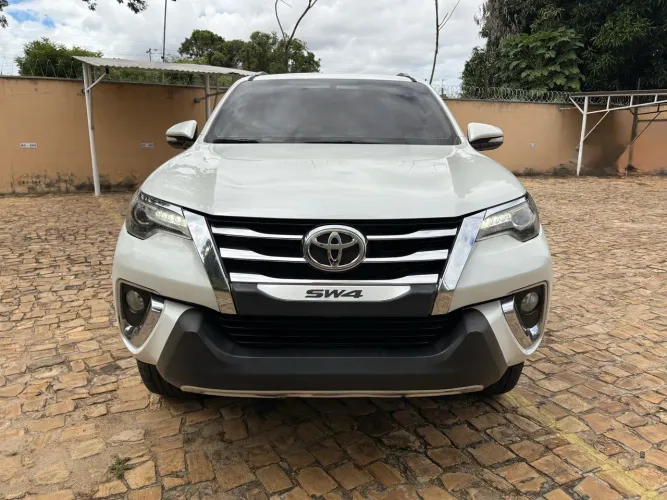 Toyota Hilux SW4 SRX 4X4 2.8 TDI 16V Dies. Aut. 2016
