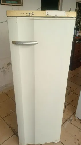 Geladeira Eletrolux 370 litros funcionando perfeitamente garantia e entrego na casa