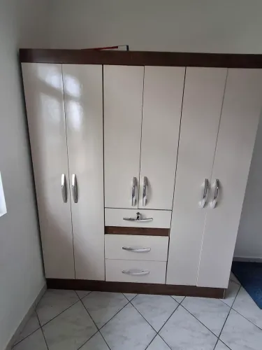 Vende-se Guarda Roupas
