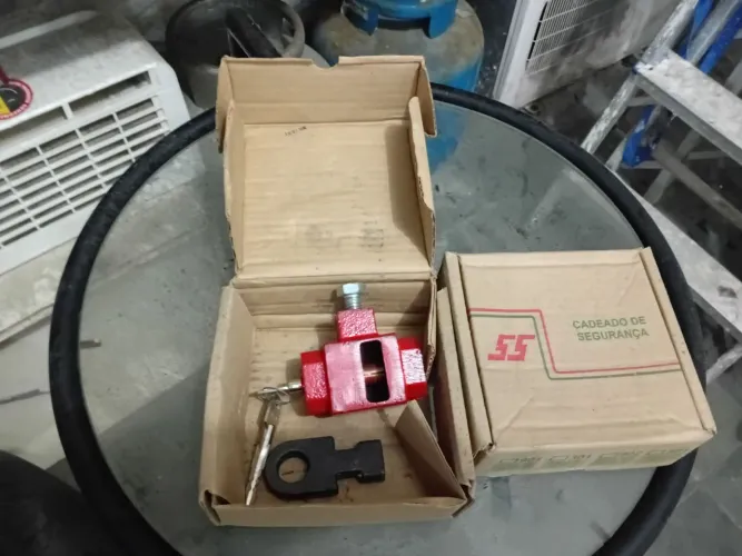 CADEADOS DE SEGURANÇA PARA PORTAS DE AÇO 