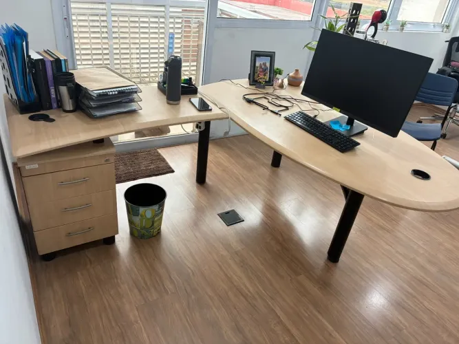 Mesa Presidente de Escritório Linda e Espaçosa