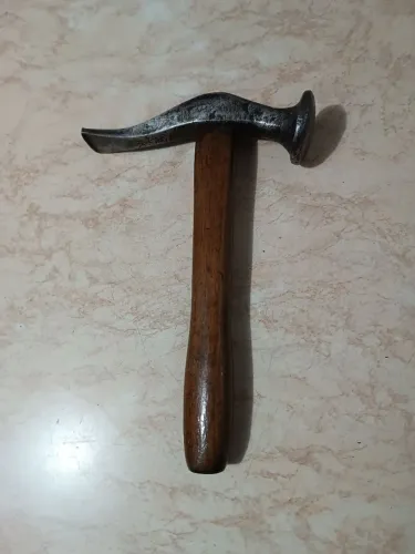 Vendo martelo antigo alemão de sapateiro.