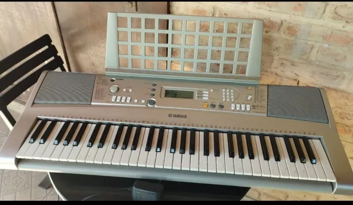 Teclado Yamaha PSR E303