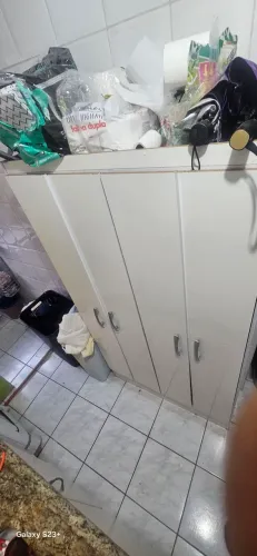 Armário branco multiuso 