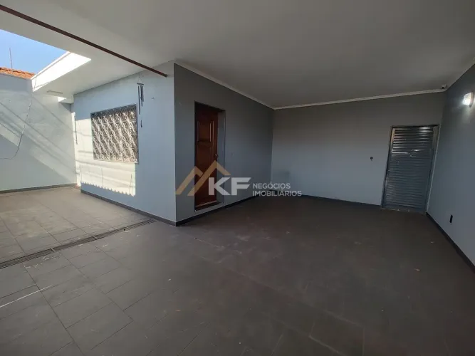 Casa à venda com 3 Quartos Suíte e amplo quintal no Bairro Presidente Dutra - Ribeirão Pre