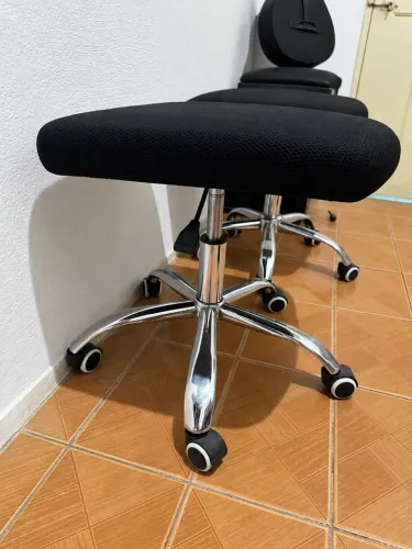 Duas bases de cadeiras de escritório,80 R$ as duas