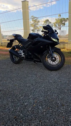 Yamaha R-15 ABS