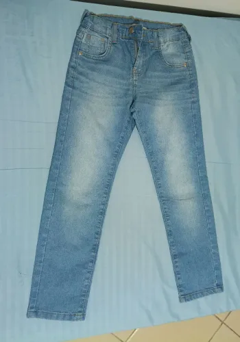Calça Jeans masculino número 8 para criança, nunca usada.